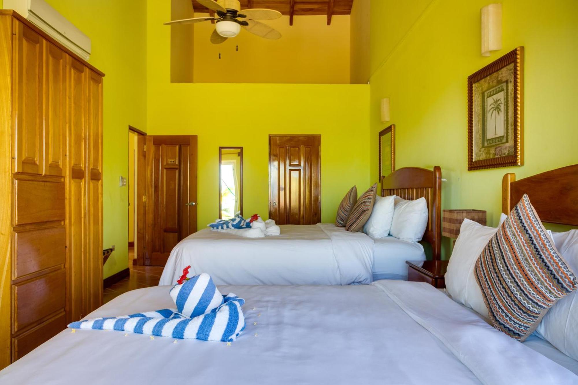 Laru Beya Resort Placencia Exterior photo